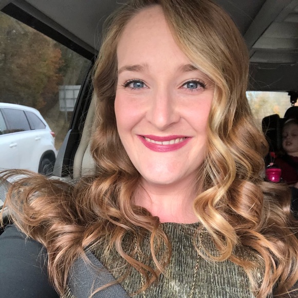 Meet your Posher, Stephanie - Picture 1 of 1